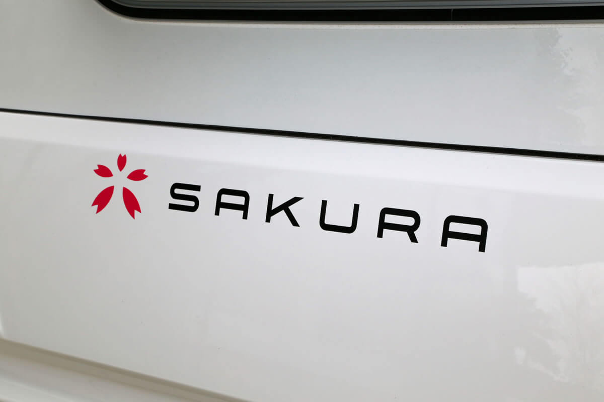 新型SAKURA（サクラ）のロゴ