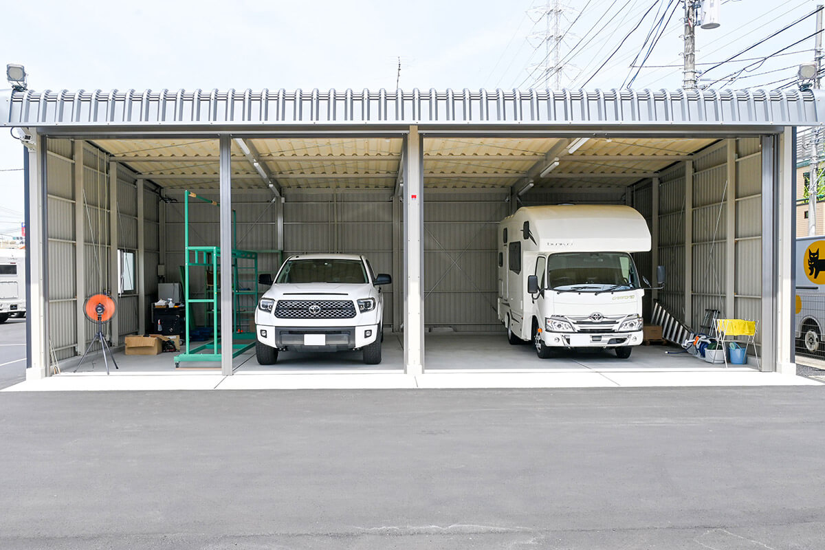 VANTECH神奈川店大型のガレージ