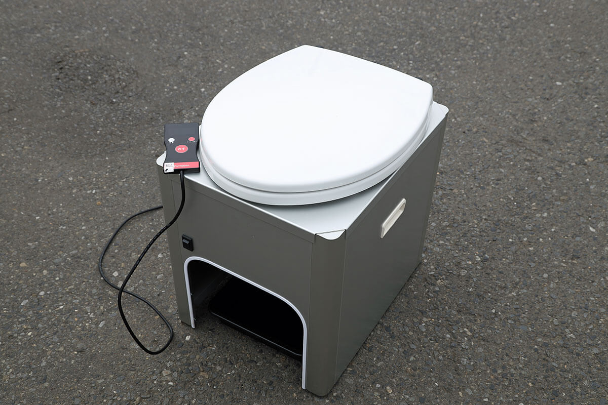 防災用品としても活躍する車載用自動ラップ式トイレ「ラップル」の有用性