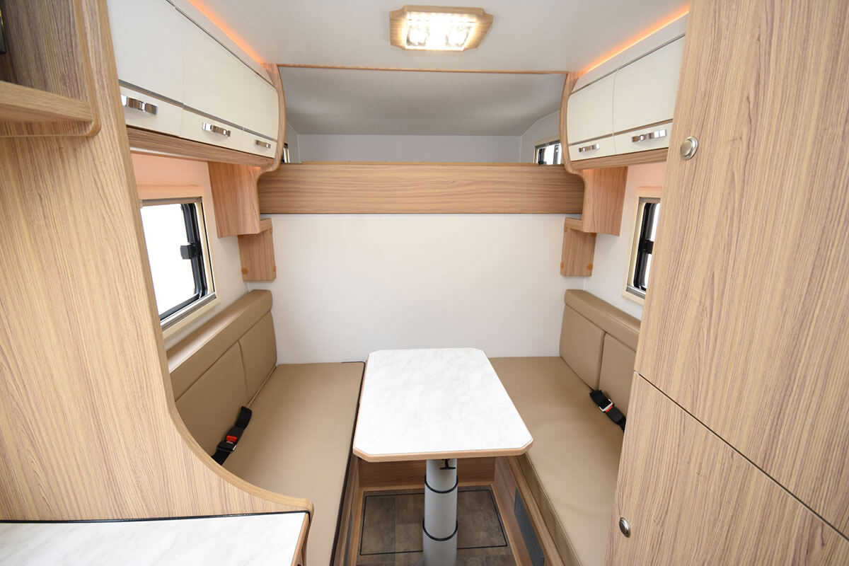 EXPEDITION EAGLEⅡ（エクスペディション・イーグルⅡ）の車内