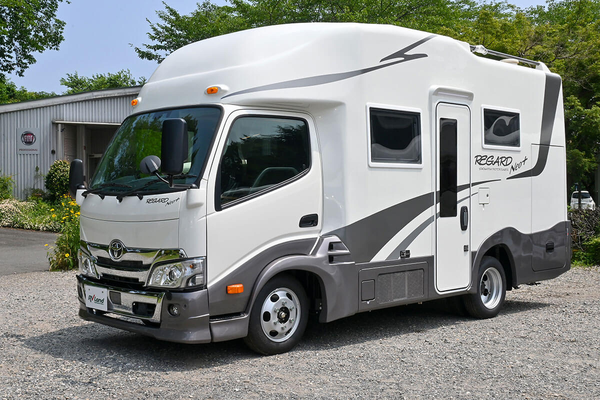 老舗メーカーが生んだ走行安定性抜群の国産キャンピングカー「レガード」低重心設計で快適なロングドライブを実現！