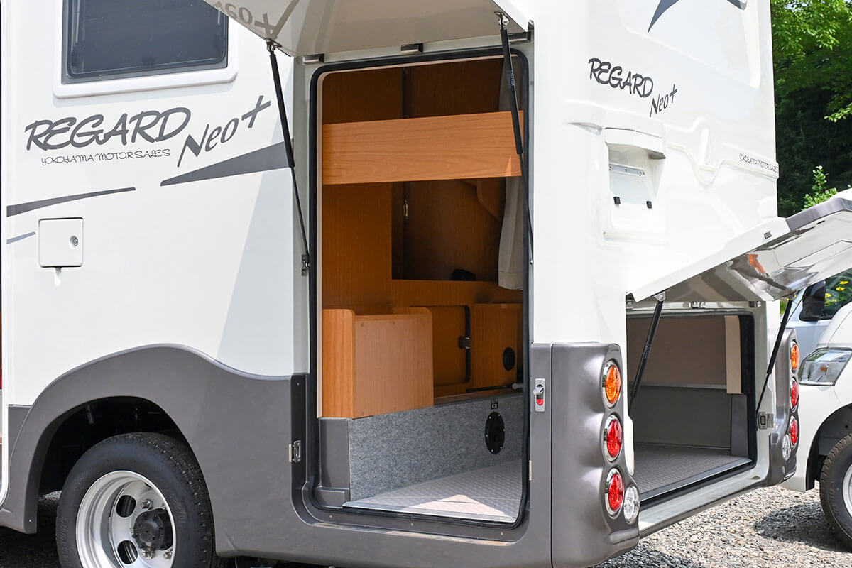 レガードのラゲッジドア