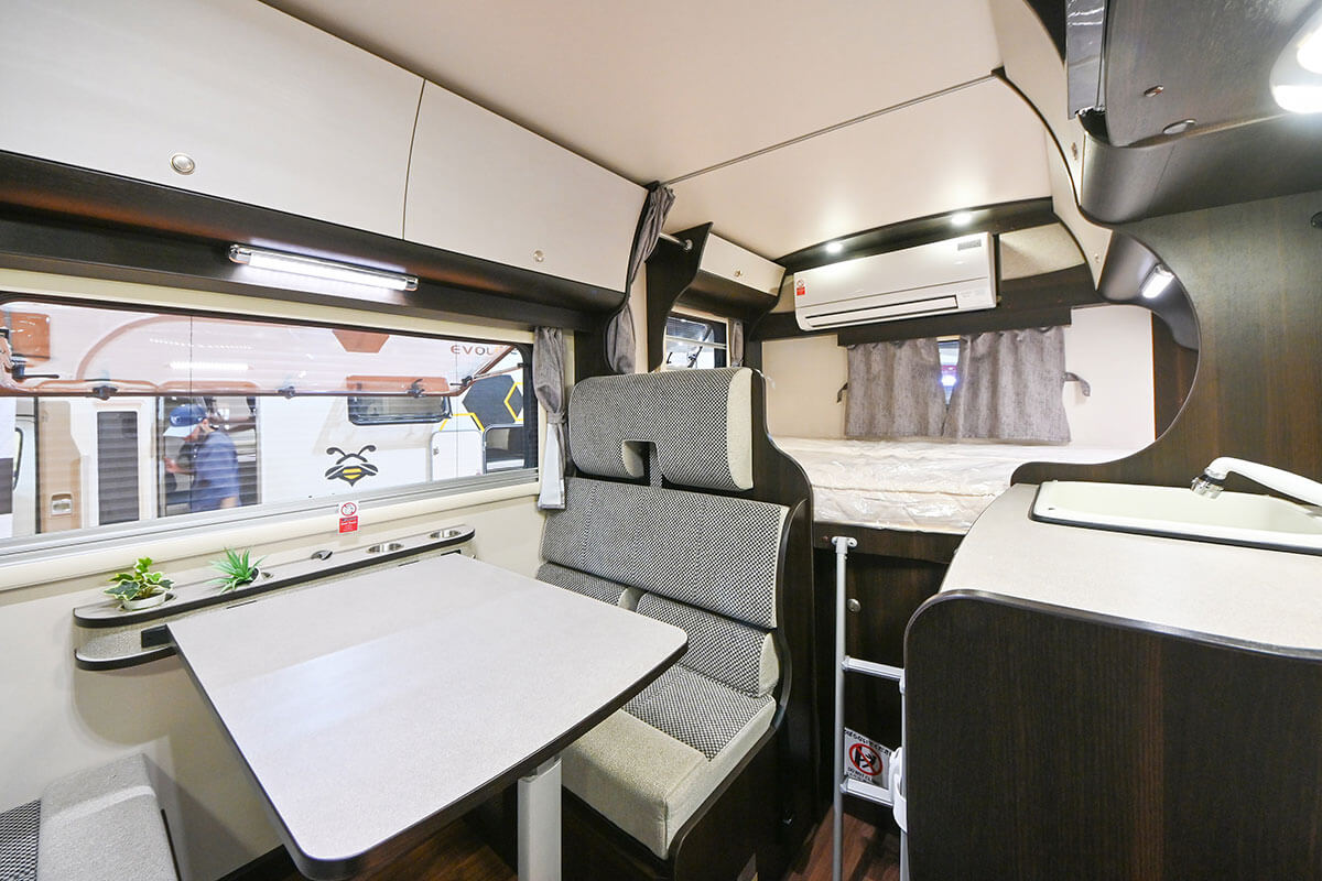 Joly Bee（ジョリビー）の車内