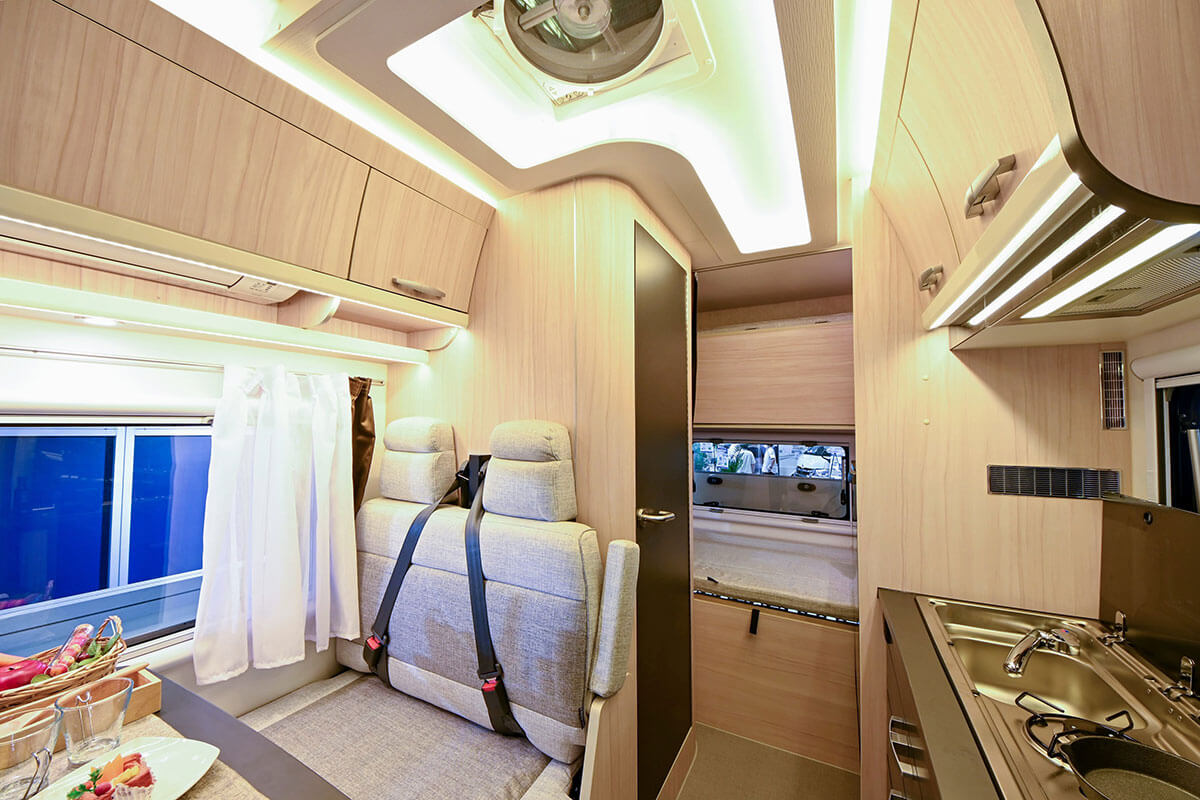 リバティ52DBの車内