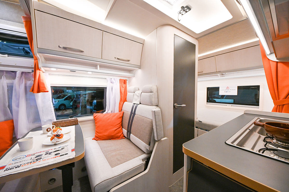 リバティiシリーズの車内