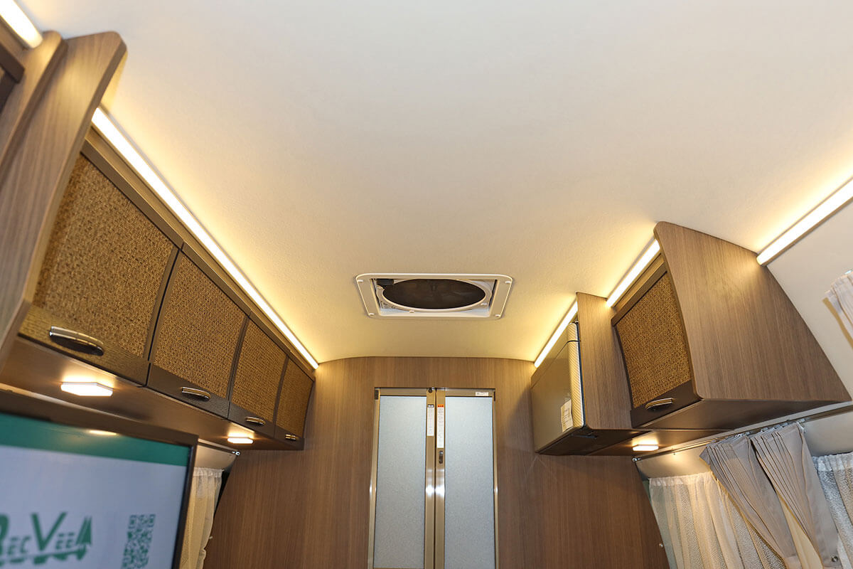 レクビィ・プラスSLの照明