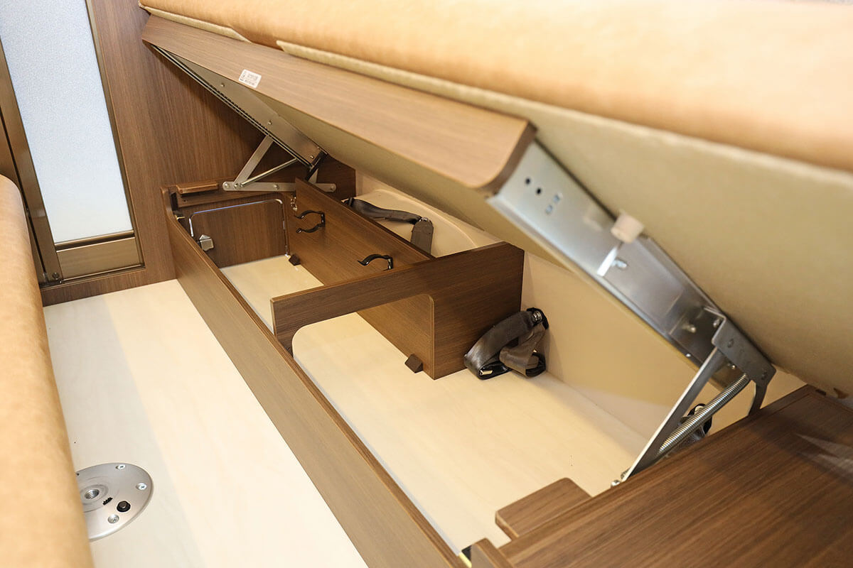 レクビィ・プラスSLのソファ下の収納