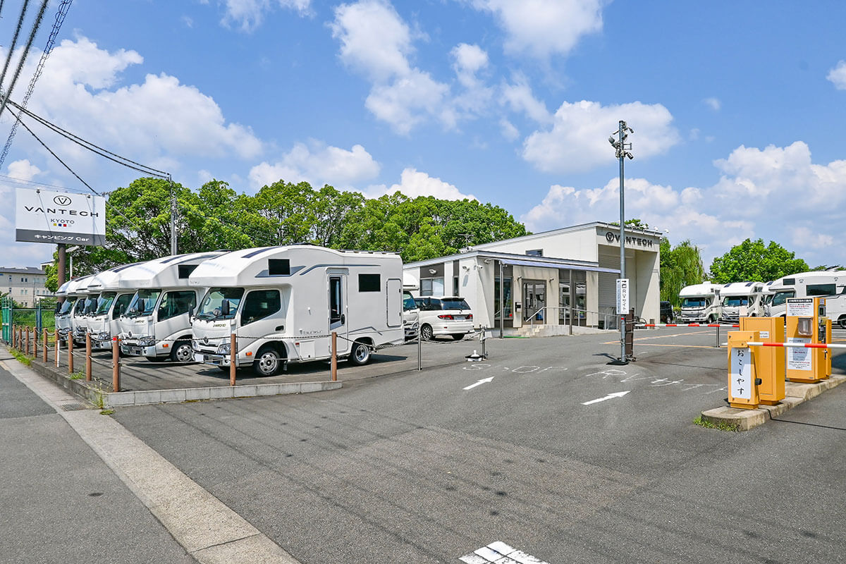 京都観光の拠点に最適！鴨川近くのキャンピングカー専門店「VANTECH京都」新車展示やRVパークで旅をサポート