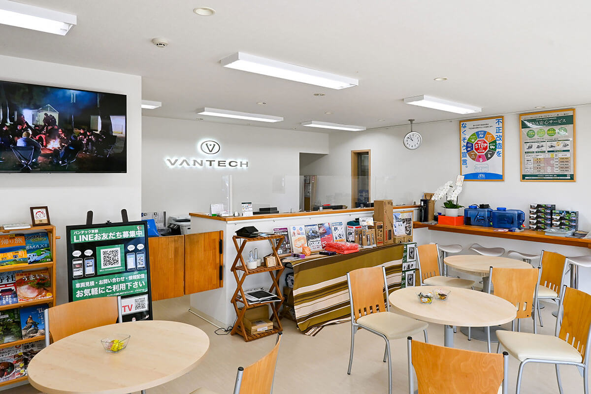 VANTECH京都の店内
