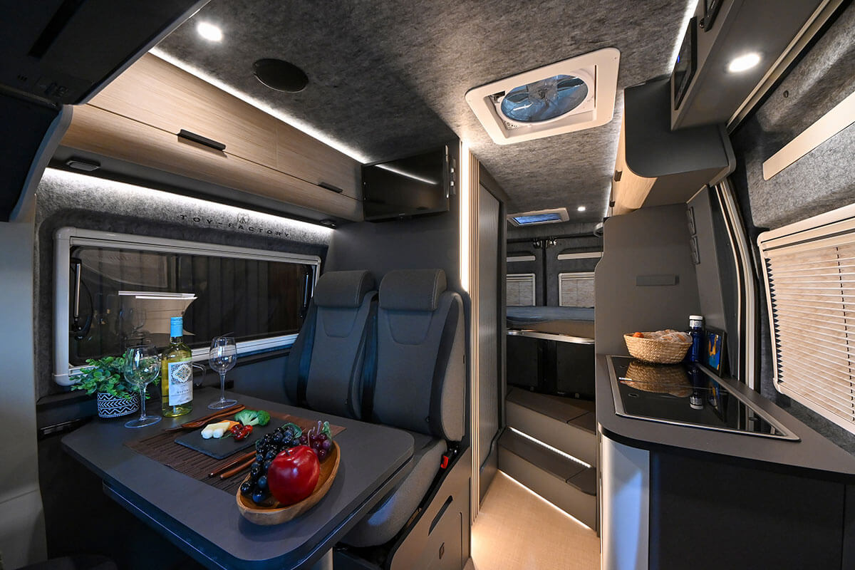 DA VINCI アニバーサリーモデルの車内