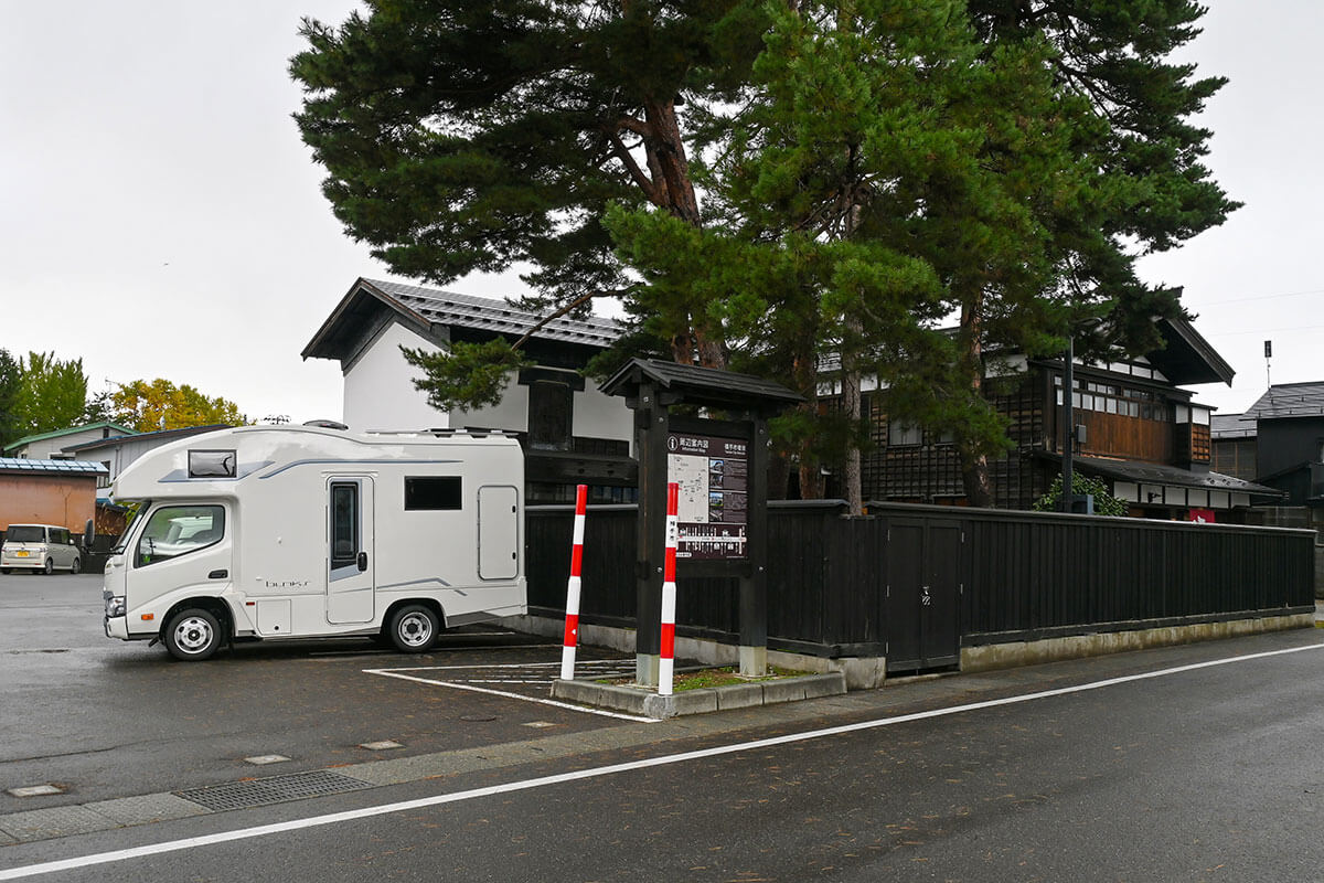 ポイント近くの公共駐車場
