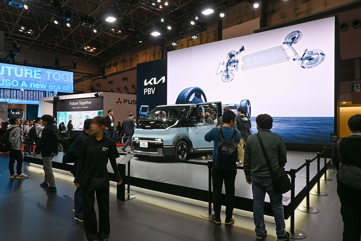 Kia PBV「PV5」国内初公開！EVミニバンはキャンピングカーの新定番になるか？車中泊性能を徹底解説