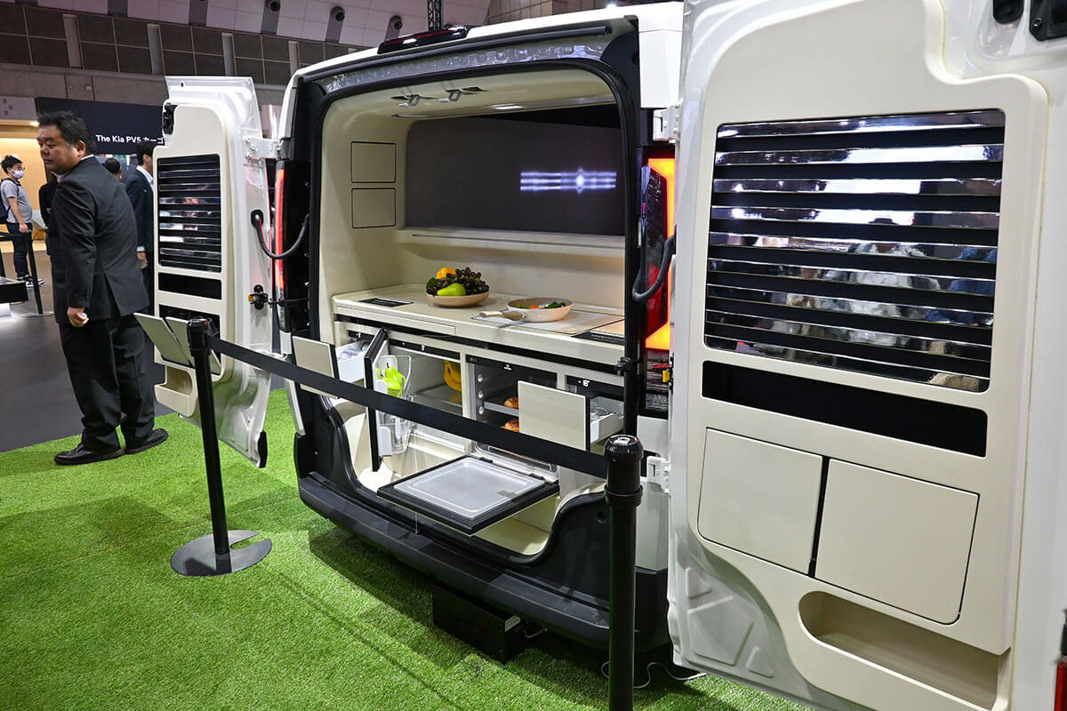 PV5 Glow Cabinのリアサイド