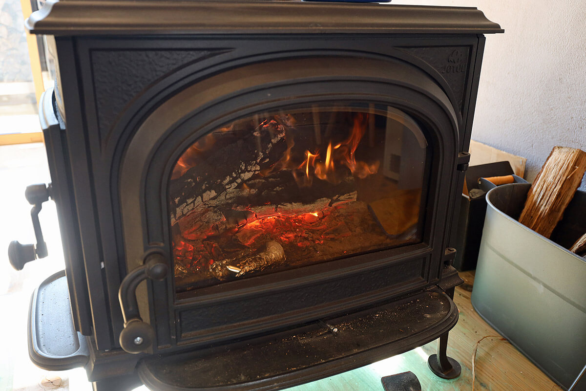 ヨツールの大型薪ストーブ