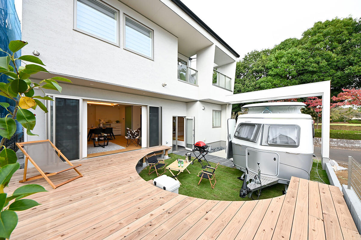 レジャーでもなく防災でもない新しい価値を生んだキャンピングカーと住宅のコラボレーション