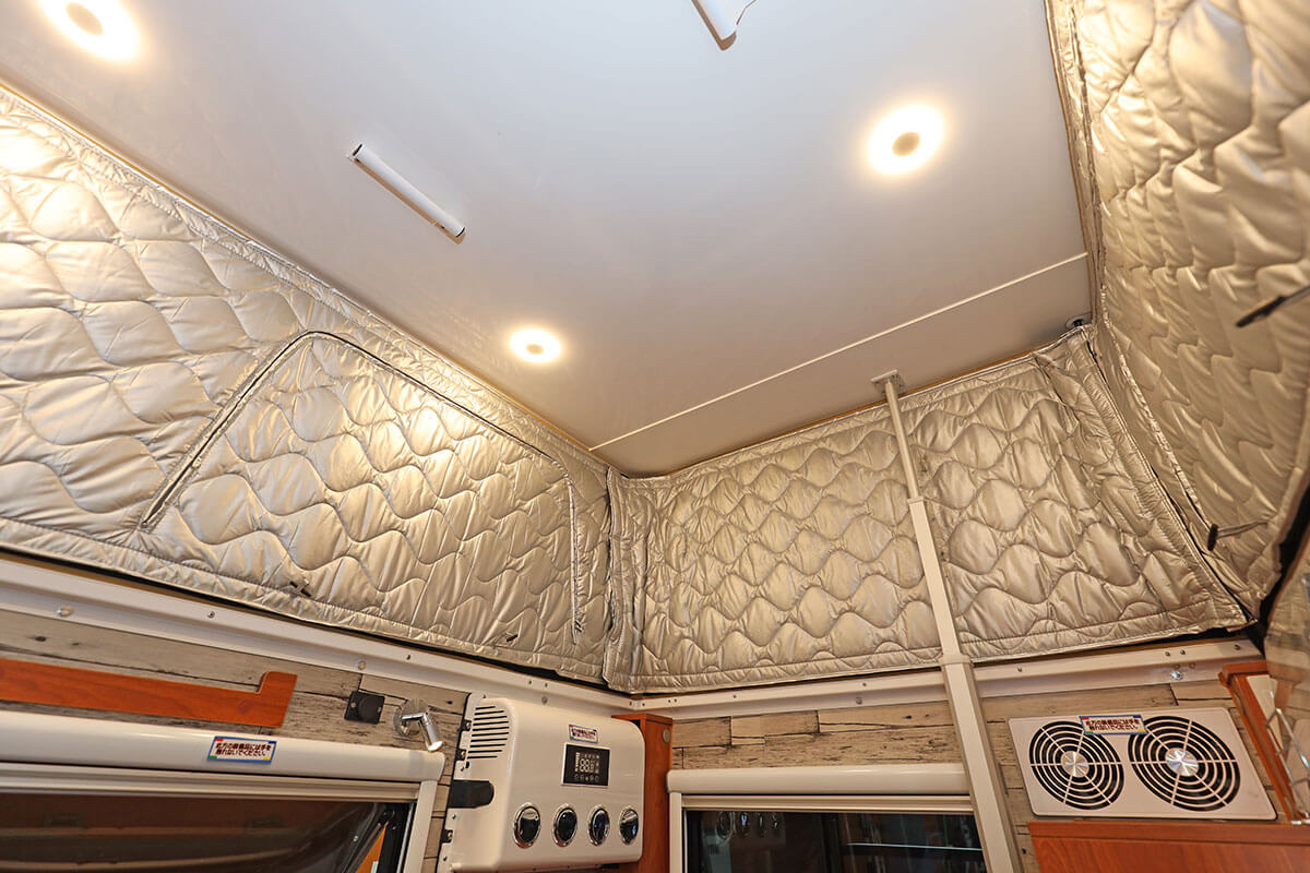 ミニポップフライヤーの開閉できる電動昇降式ポップアップルーフの内側