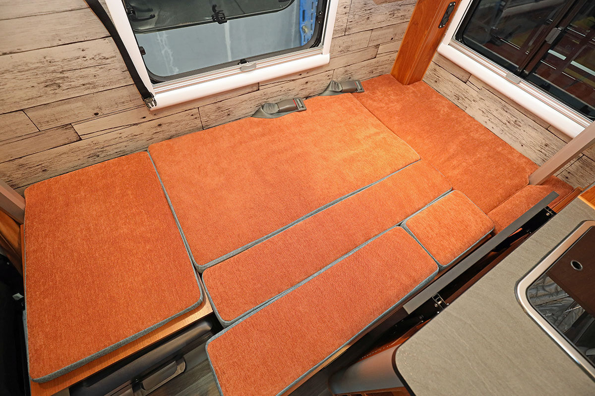 ミニポップフライヤーのフルフラットベッド