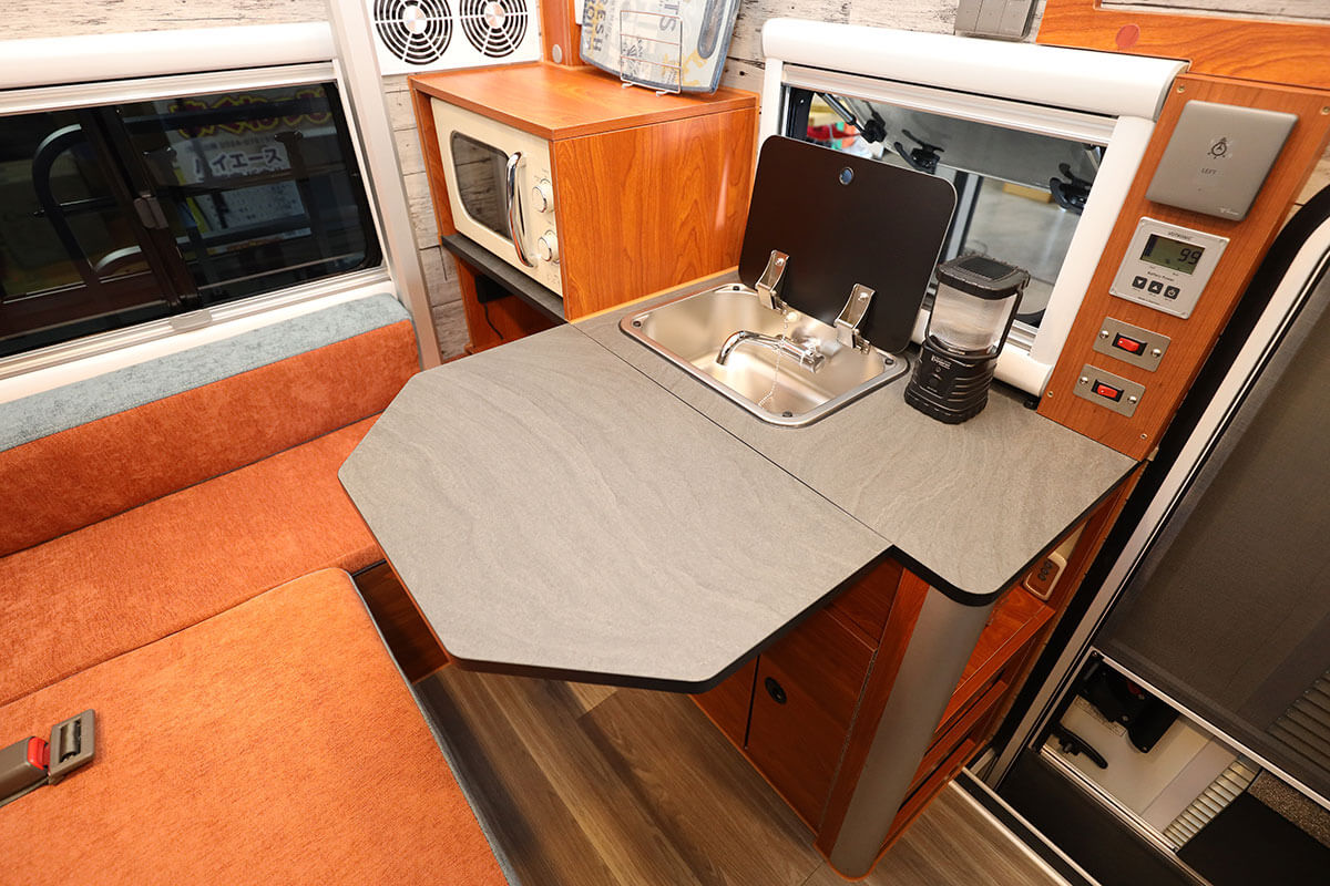 ミニポップフライヤーの折りたたみ式のテーブル