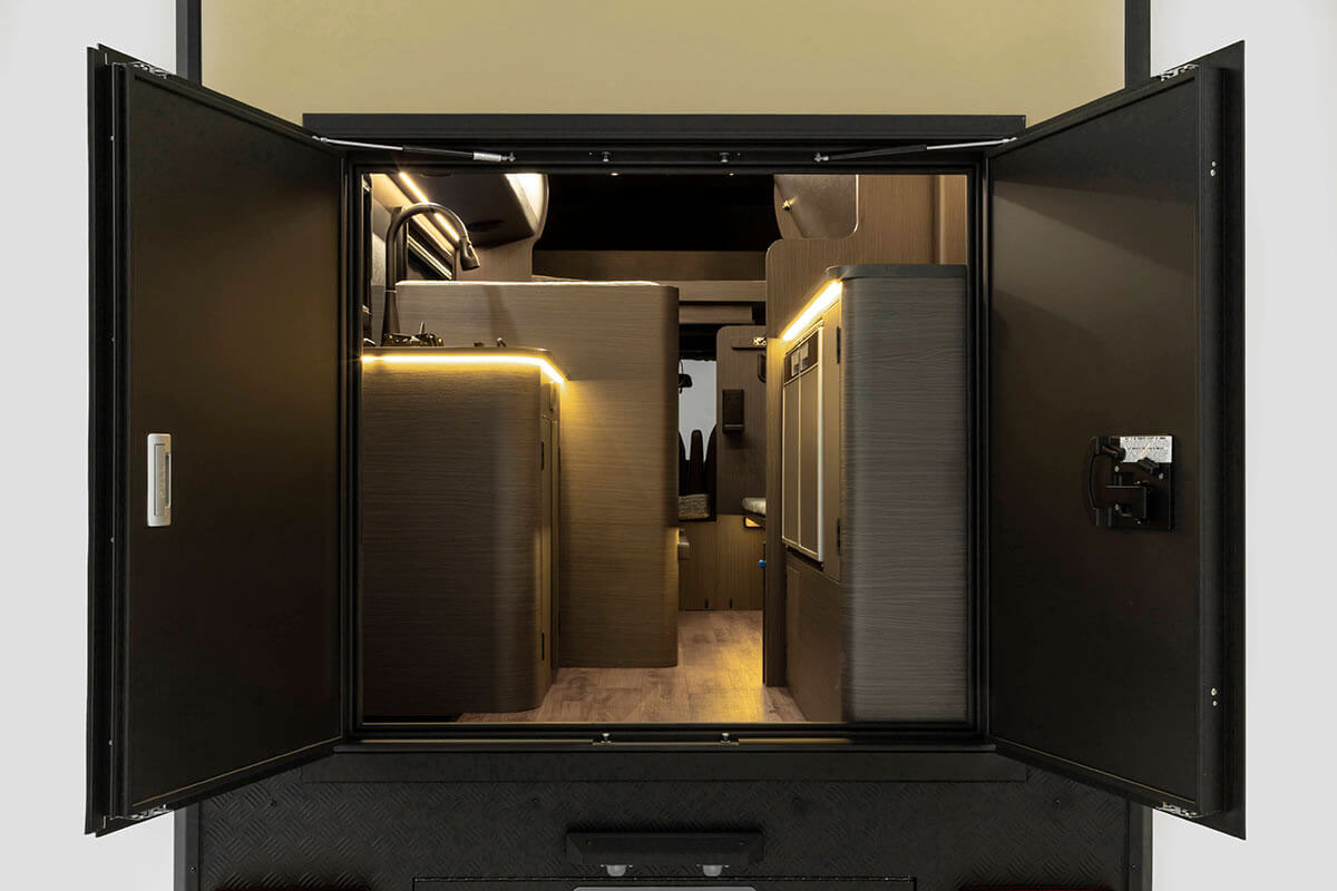 DN-75ののリアの観音扉