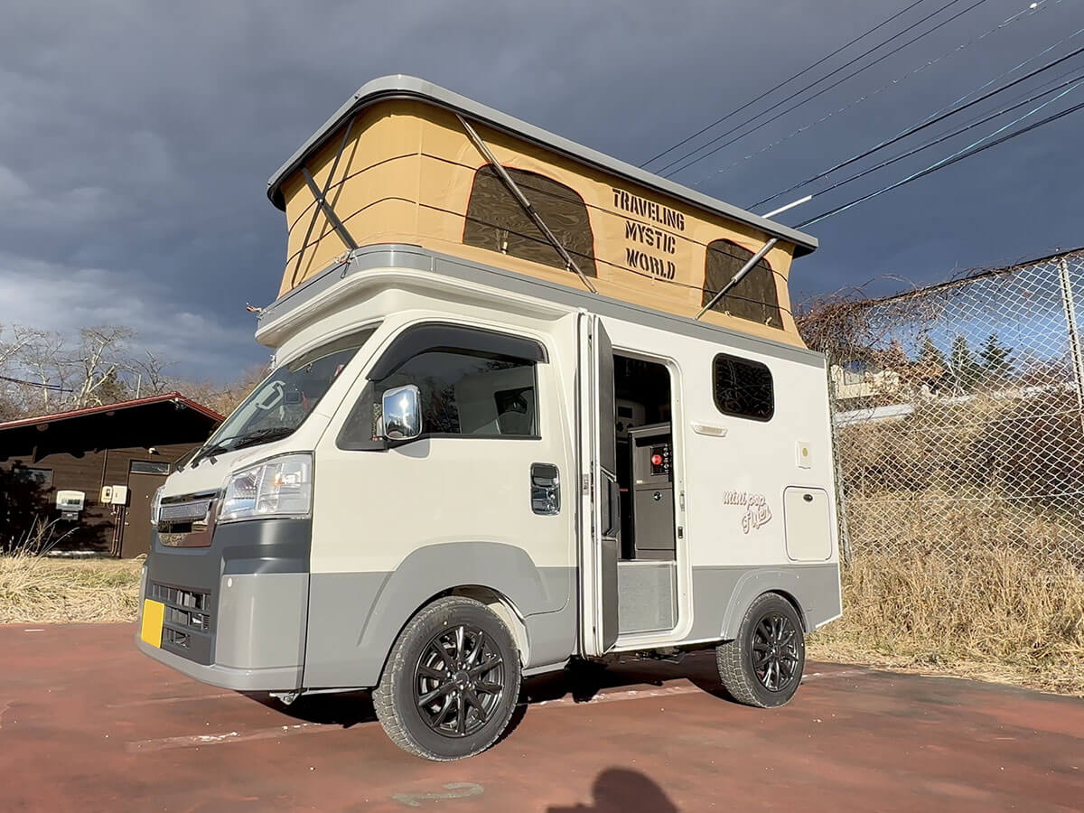 Flyerの外観とポップアップ