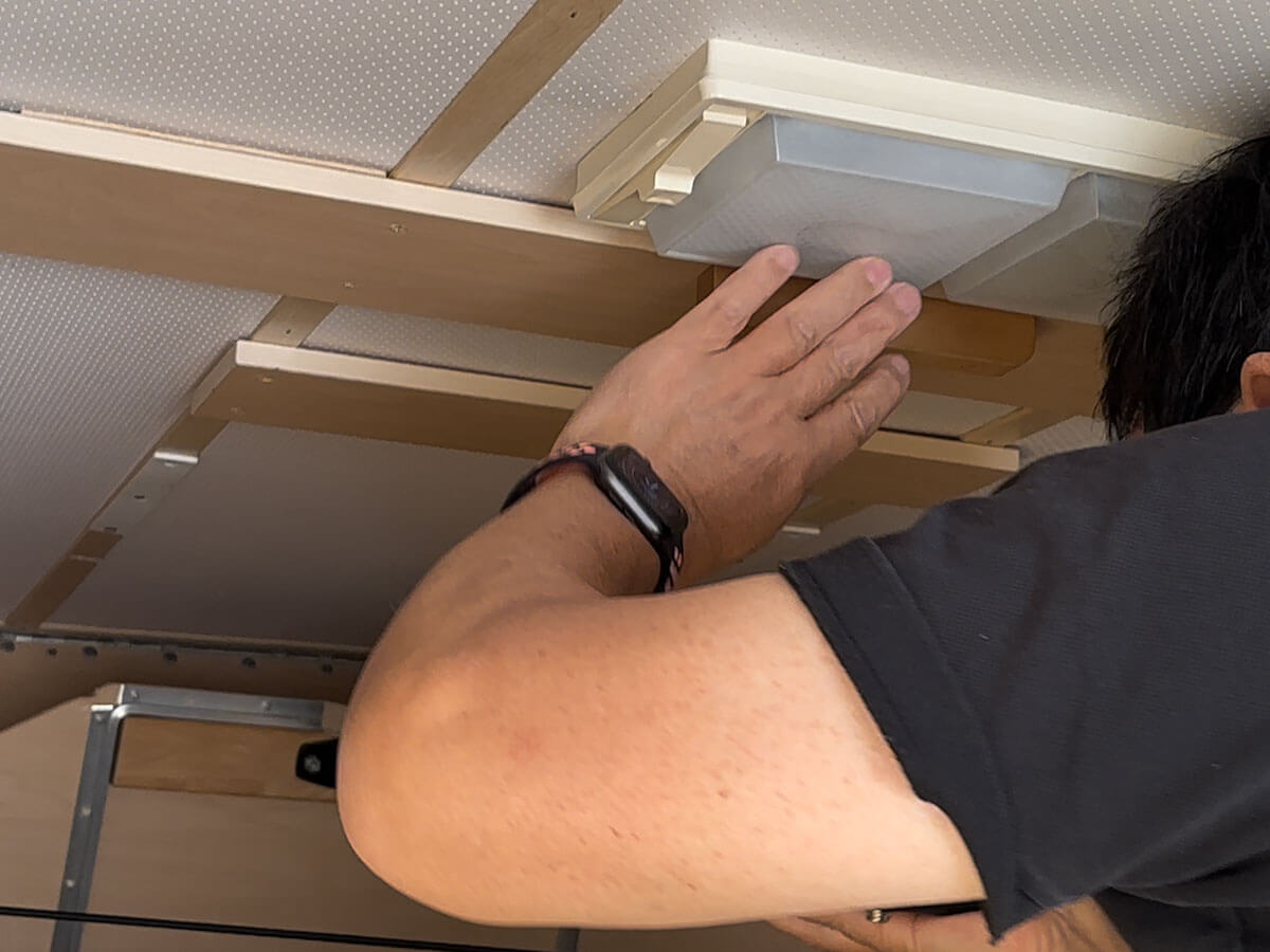 FlyerのPOP UPルーフを上げる