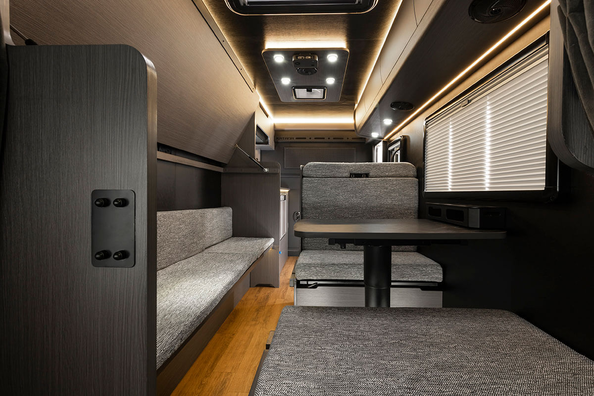 カタナのインテリア