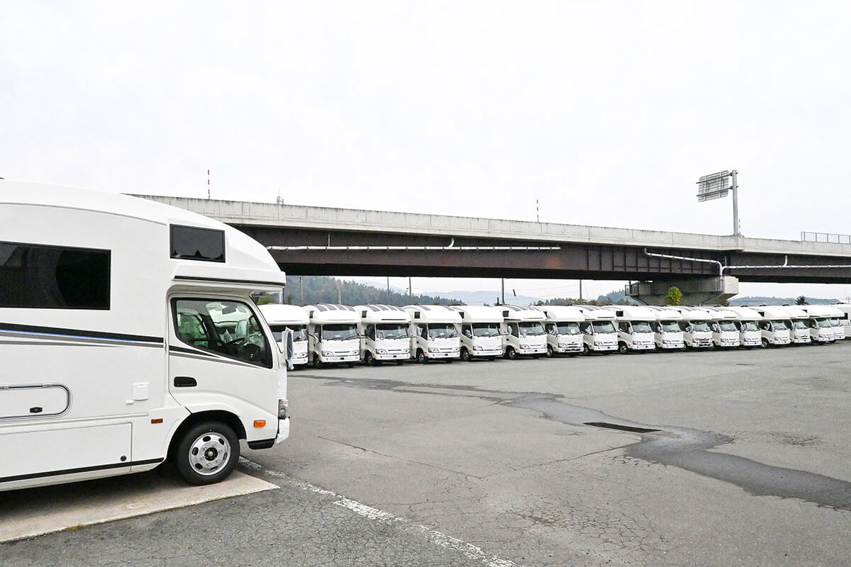 月40台のキャンピングカーが生まれる場所へ。みんなで作るVANTECH山形工場のやさしく真剣なものづくりの現場