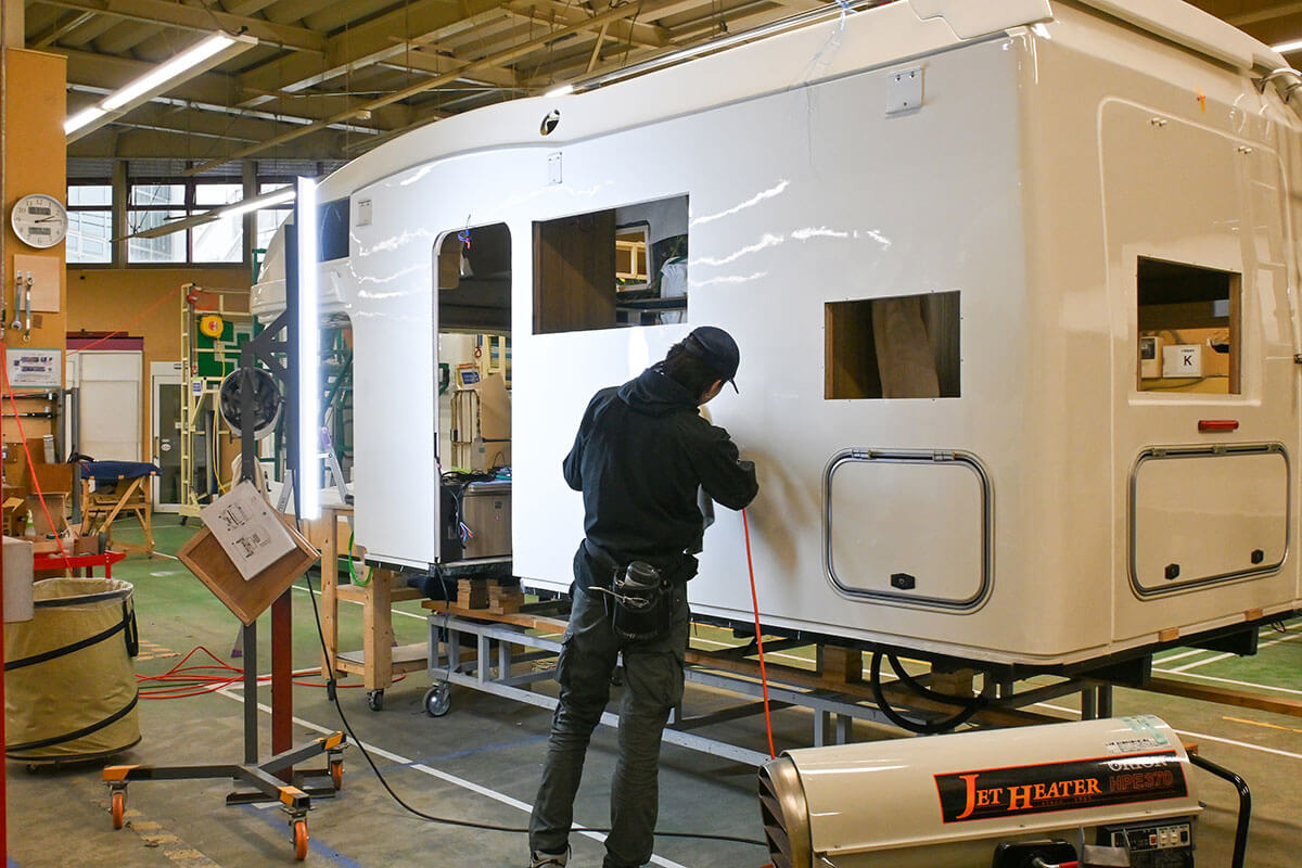 VANTECH山形工場のキャンピングカー製造ライン