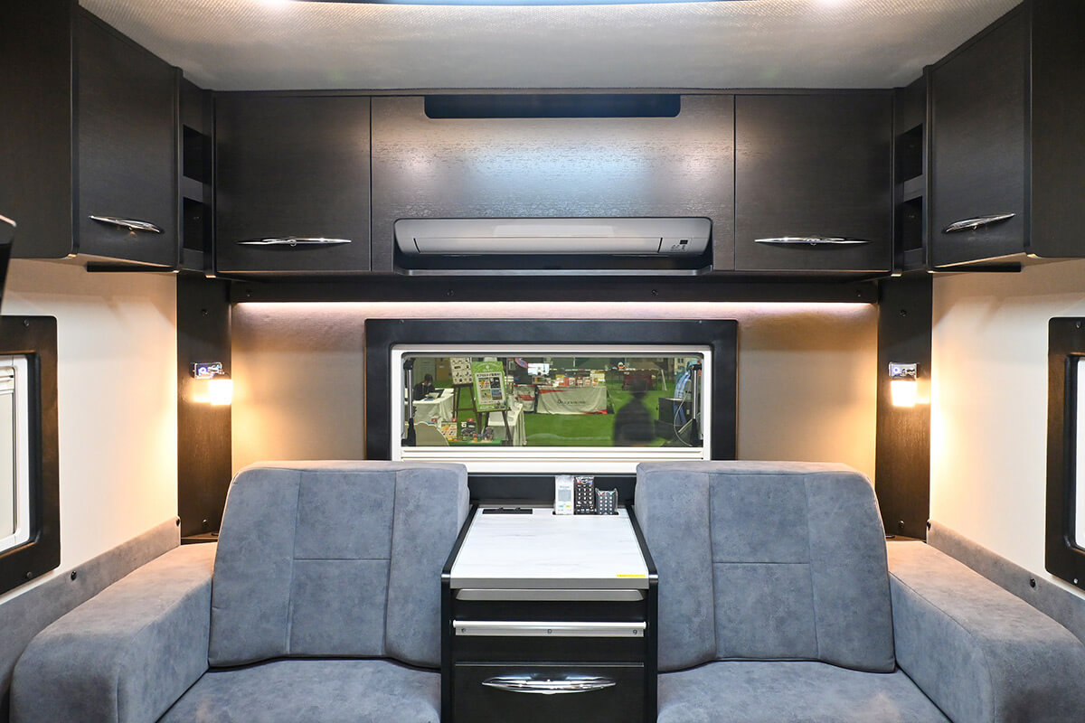 C-LHのカウチソファ