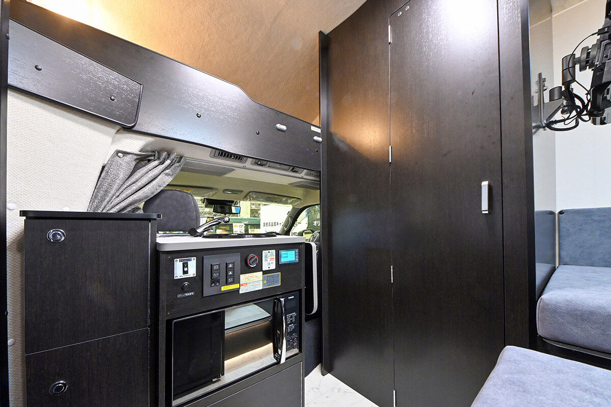 C-LH、マルチルームとキッチンキャビネット