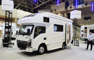 8kWリチウムシステムを搭載した、いすゞ・トラヴィオベースの新型コルドリーブスがデビュー！