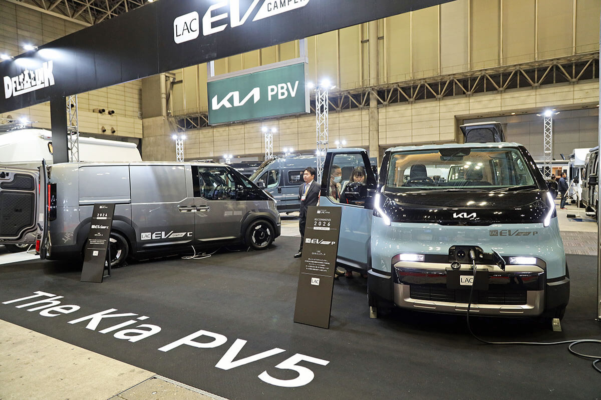 PV5をベースにしたEVキャンパー2台