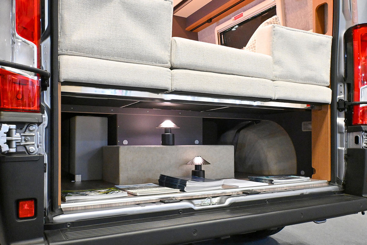 ランドホームデュカトのリアシート下