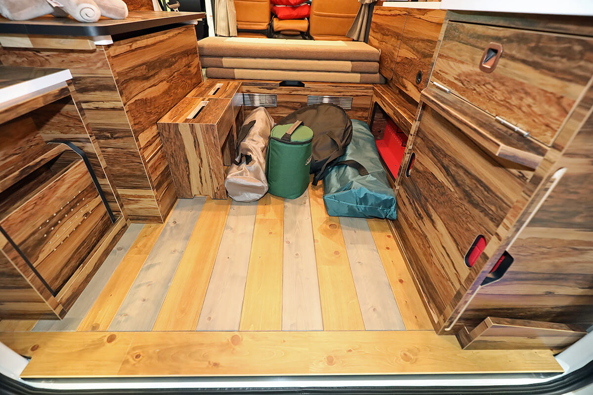 ランプのラゲッジスペース