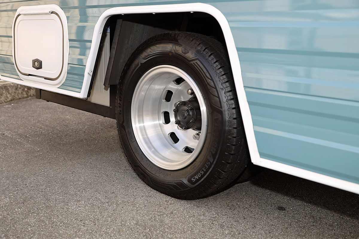 レジストロアウルのタイヤ