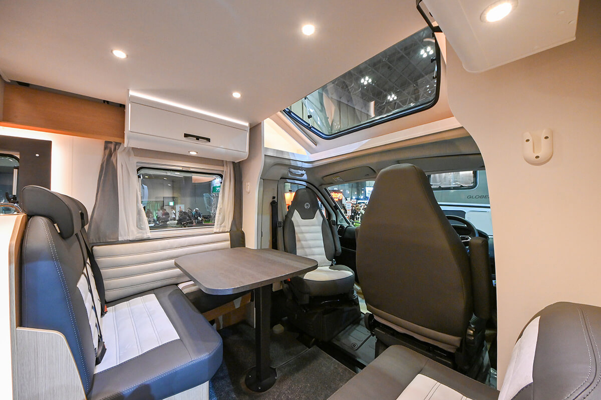 サンライトの「T68 アドベンチャーエディション」の車内