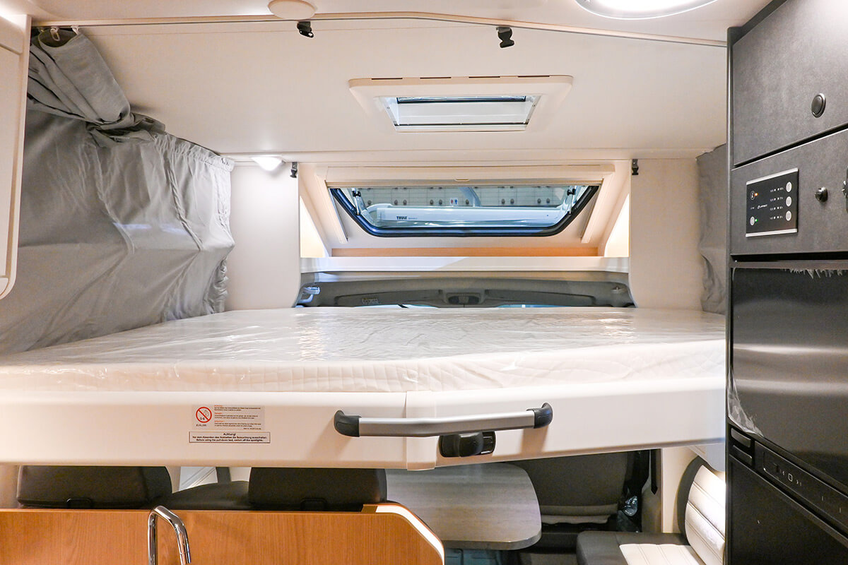 サンライトの「T68 アドベンチャーエディション」のフロント側のプルダウンベッド