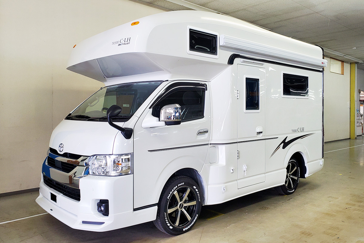 上質なホテルのような空間と機動力を両立。特別な二人旅を叶えるラグジュアリーキャンピングカー「C-LH」