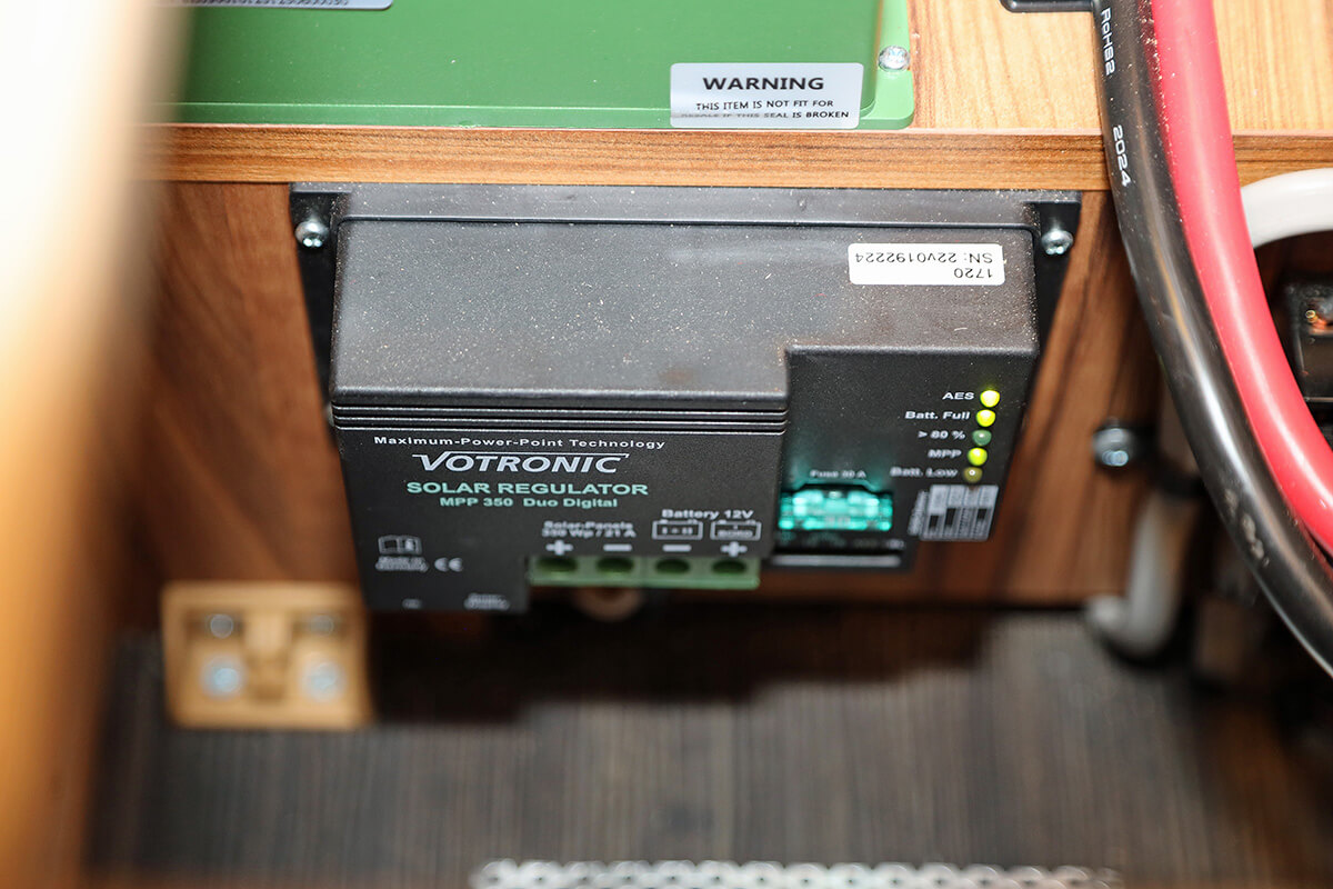 リン酸鉄リチウムバッテリーのコントロールパネル